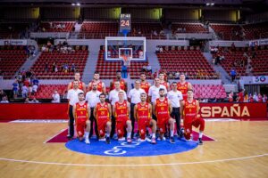 ‘La Familia’ arrolla a Macedonia en Zaragoza