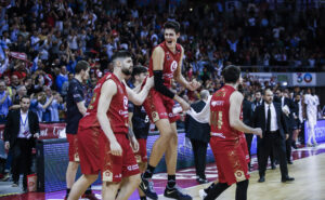 Jugadores-celebrando-la-victoria