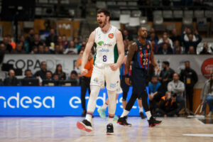 Brizuela-anoto-27-puntos-y-guio-a-su-equipo-a-semifinales.-ACB-PHOTO.