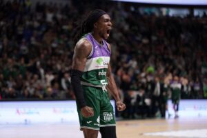 Perry-celebra-durante-el-partido.-MARIANO-POZO.-ACB-PHOTO.