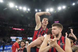 2b764cf3-8c7e-4009-9ee6-e301bd0f2068_source-aspect-ratio_default_0