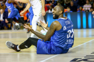 RS486195_J17 FUE-UCM Firmar acb Photo - A Pacheco-01