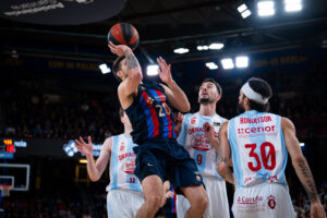 RS499293_J32-BAR-MOB-Firmar-acb-Photo-S-Gordon