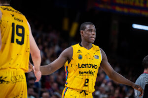 RS477632_J5-BAR-LNT-Firmar-acb-Photo-S-Gordon