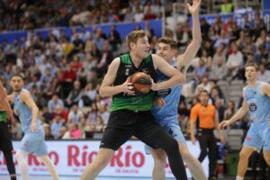 RS494465_J25-BRE-JOV-Firmar-acb-Photo-C-Castro-1