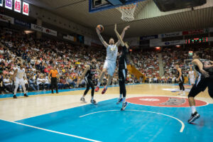 RS478428_J6-GIR-UCM-Firmar-acb-Photo-S-Gerones