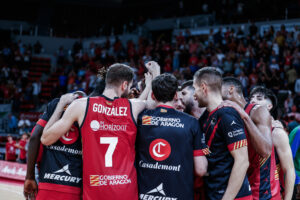 RS511627_J02-CAZ-UNI-Firmar-acb-Photo-E-Casas-1