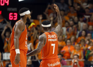 RS515341_J07-VBC-BAR-Firmar-acb-Photo-MA-Polo