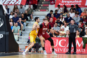 RS517389_J10-UCM-BAR-Firmar-acb-Photo-J-Bernal