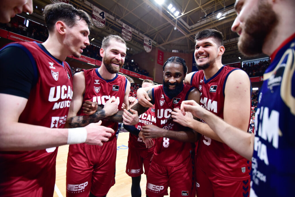 RS524025_J18-UCM-RMB-Firmar-acb-Photo-J-Bernal