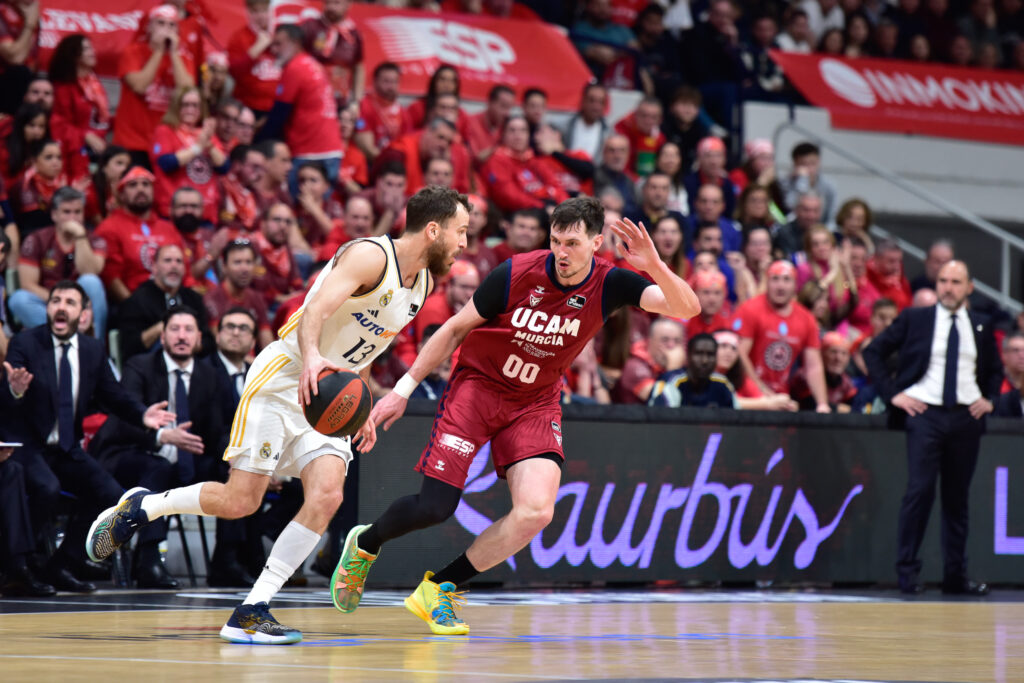 RS524029_J18-UCM-RMB-Firmar-acb-Photo-J-Bernal