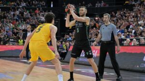 58a64009-63ef-429f-a65b-c3e04fd353a8_16-9-discover-aspect-ratio_default_0