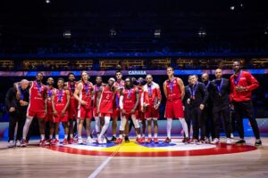 Canadá celebrando su bronce mundialista. FIBA