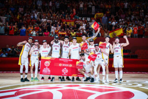 España celebra su pase a los Juegos Olímpicos de París 2024. FIBA