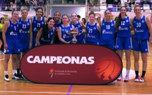 El Perfumerias Avenida con el titulo de la Copa Castilla y León. PERFUMERÍAS AVENIDA