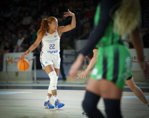 Arella Guirantes en su último partido con Perfumerías Avenida frente a Araski