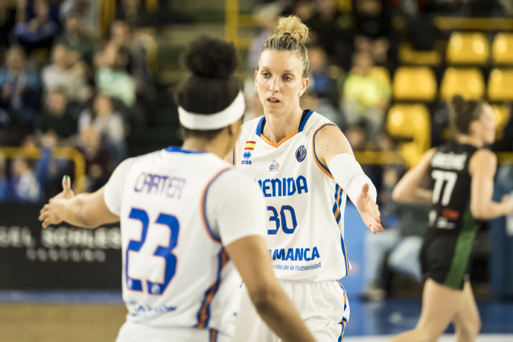 Laura Gil protagonista en defensa y en rebote frente a Brno