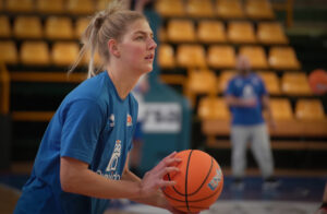 Maria Jespersen en su primer entrenamiento tras su incorporación a Perfumerías Avenida