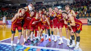 La Selección celebra la victoria ante Eslovaquia en Ourense. FEB