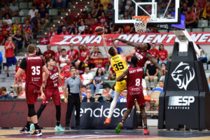 RS512096_J03 UCM-LNT Firmar acb Photo - J Bernal