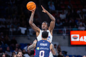 RS587677_J03 BKN-UCM Firmar acb Photo - Miguel Ena_hpr