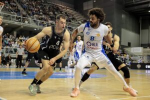 dcb34002-5632-462d-9c1a-56c4cc5adce3_source-aspect-ratio_default_0