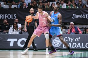 thumbnail_GpH3AA1XQAAACGR