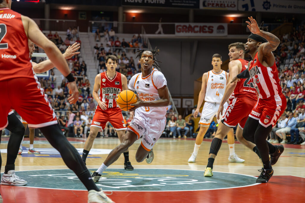RS813394_J32 GIR-VBC Firmar acb Photo - Sergi Gerones