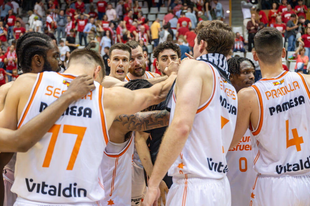RS813578_J32 GIR-VBC Firmar acb Photo - Sergi Gerones