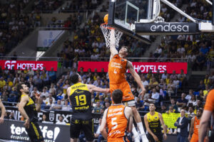 RS814503_J33 LLT-VBC Firmar acb Photo - Emilio Cobos