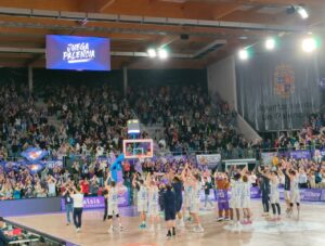 photo_5834563431116687812_y