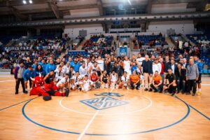 Fibwi Mallorca y Real Mallorca, posando tras el partido