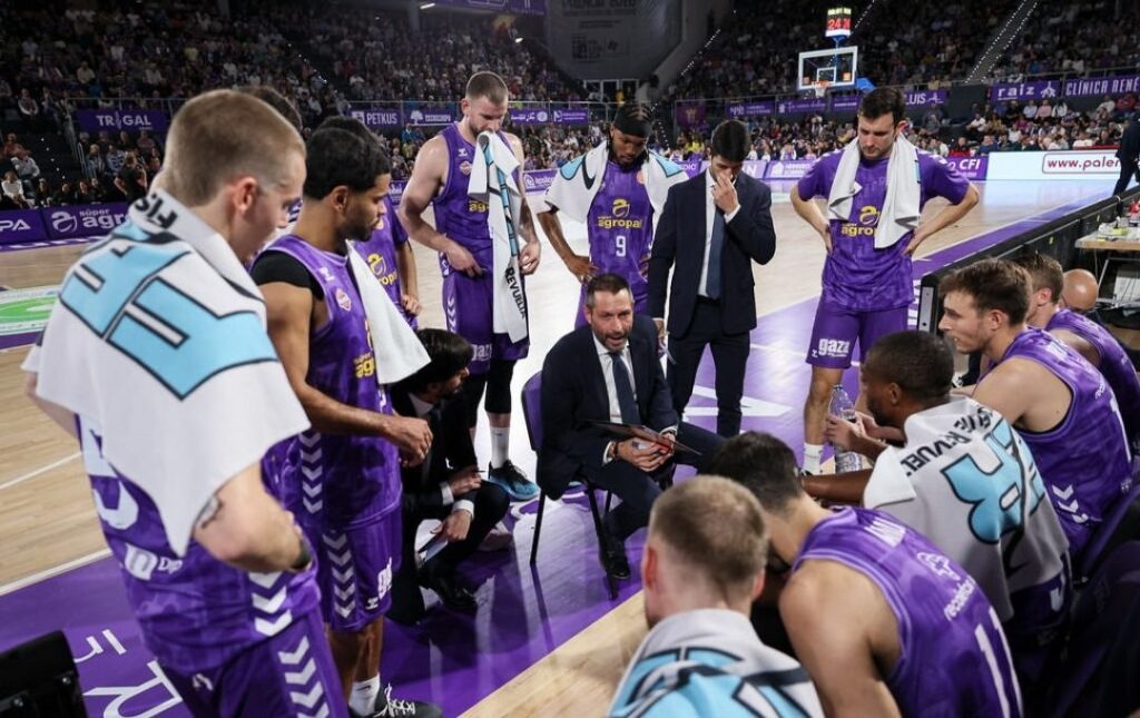 photo_5809712565662190862_y