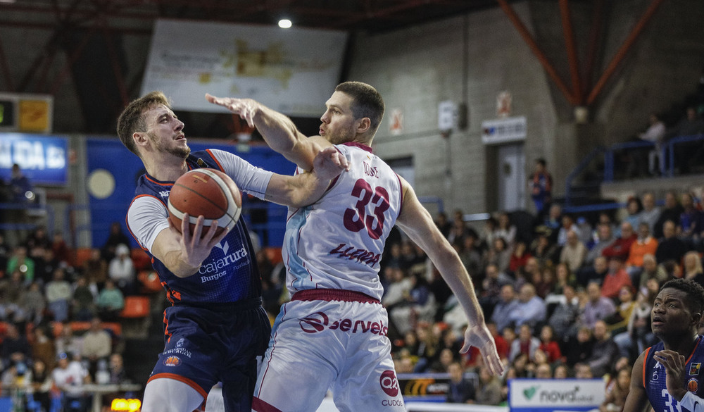 deportes baloncesto en El Plantío, partido del Tizona contra el Lleida.