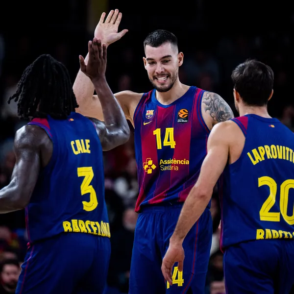 El Barça se cuela en la cima