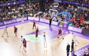 photo_5962952931449441300_y