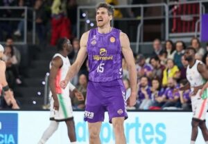 photo_5798462946802339312_x