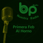 Micrófono vintage con logo de radio