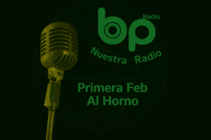 Micrófono vintage con logo de radio