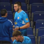 Más movimientos, Bine fuera, Asier dentro