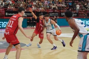 Primera oportunidad perdida para el Bàsquet Menorca